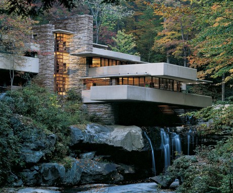 «Дом над водопадом» («Fallingwater»), архитектор Фрэнк Ллойд Райт (Frank Lloyd Wright).