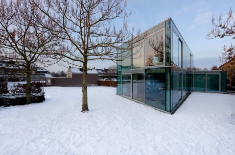 Стеклянный дом в Голландии 