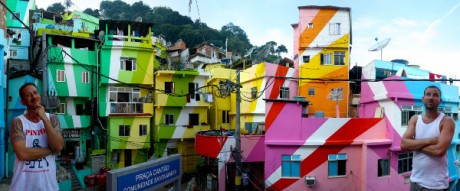 Карнавал красок в трущобах Рио 