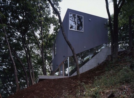 Дом на склоне в Японии