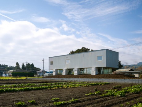 Дом в Хидака (House in Hidaka) в Японии от Suppose Design Office.