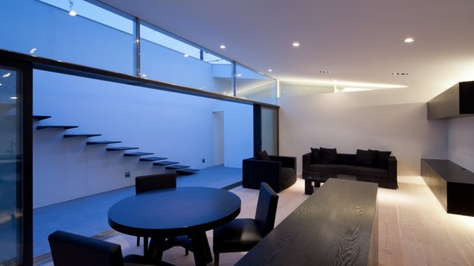 MUR House 9
