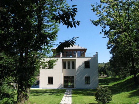 Дом с одним фасадом в Италии