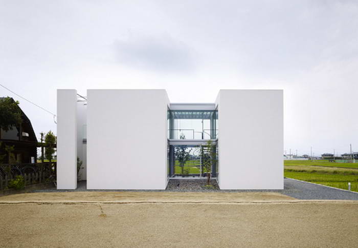 House in Matsuyama by Hayato Komatsu 6