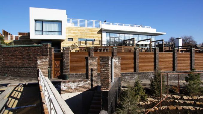 Yaht House 2