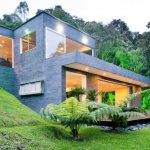 Дом на склоне в Колумбии