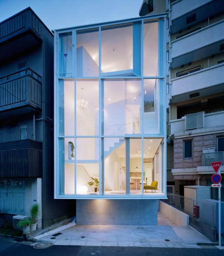 Стеклянный дом в Токио
