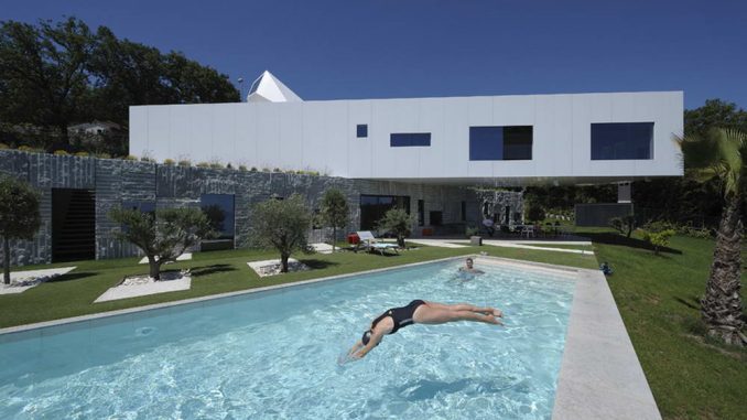 Nest and Cave House 4