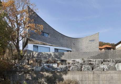 Проект кирпичного дома сложной формы в Корее