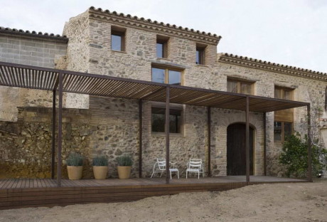 Дом с винным погребом (A Home and a Wine Cellar) в Испании от Minim.