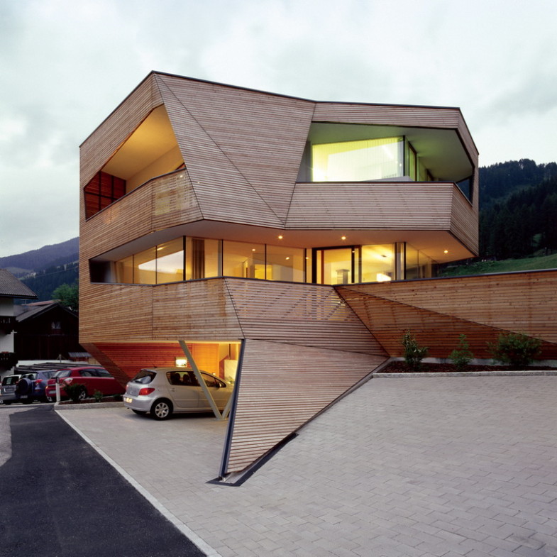 Дом с деревянной кожей в Италии