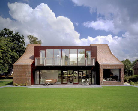 Кирпичный жилой дом в Голландии
