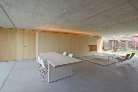 Одноэтажный дом с плоской крышей в стиле минимализм в Испании
