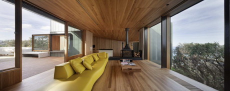 Деревянный интерьер жилого дома