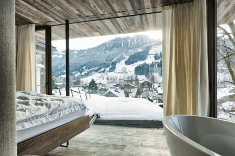 Современный интерьер из дерева, бетона и стекла в Австрии