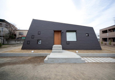 House in Kamogawa 1 460x320 Дом вокруг двора в Японии 2