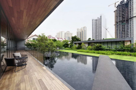 Дом с зелёной крышей в Сингапуре