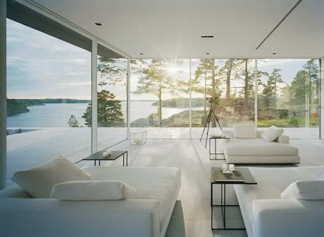 Стеклянный дом на острове в Швеции