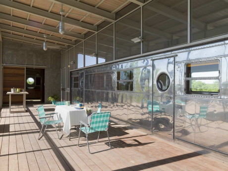 Ранчо "Локомотив" с трейлером (Locomotive Ranch Trailer Home) в США от Andrew Hinman Architecture.