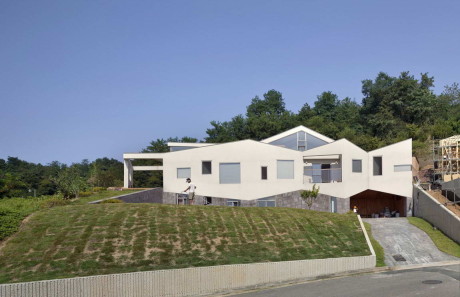 Дом на склоне в Южной Корее