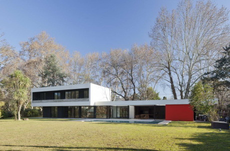 Дом BLLTT (BLLTT House) в Аргентине от Enrique Barberis Arquitecto.