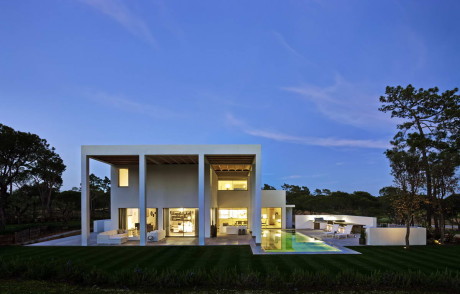 Дом Сан Лоренцо (San Lorenzo House) в Португалии от de Blacam and Meagher Architects.