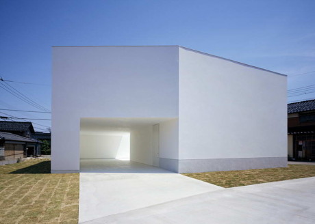 Дом "Белая пещера" (White Cave House) в Японии от Takuro Yamamoto Architects.