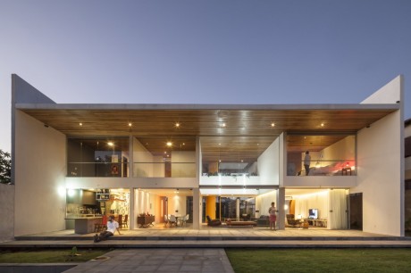 Дом Линарес Диас (Linhares Dias House) в Бразилии от DOMO Arquitetos.