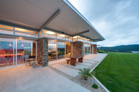 Дом Окура (Okura House) в Новой Зеландии от Bossley Architects.