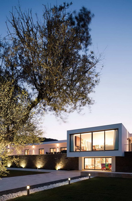 Дом Рибатежу (Ribatejo House) в Португалии от Atelier Nuno Lacerda Lopes.