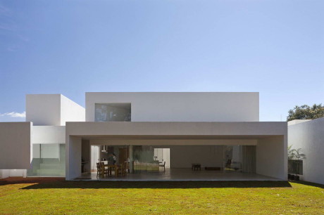 Дом Миглиари Гимарайнш (Migliari Guimaraes House) в Бразилии от DOMO Arquitetos.