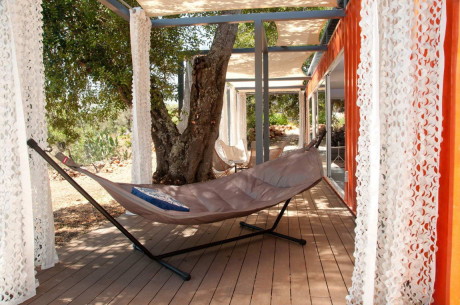 Кочевой Дом (Nomad Living) в Португалии от Studio Arte architecture & design.