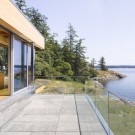 Gulf Islands Residence 1 135x135 Деревянный дом на острове в Канаде фасад стекло рельеф лес берег природа дерево 