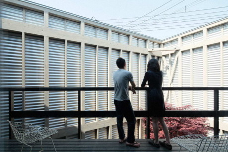 Дом с серебряным экраном (Silver Screen House) в Японии от Akasaka Shinichiro Atelier.