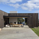 Te Hana Farmhouse 7 135x135 Деревянный дом в Новой Зеландии природа дерево двор 