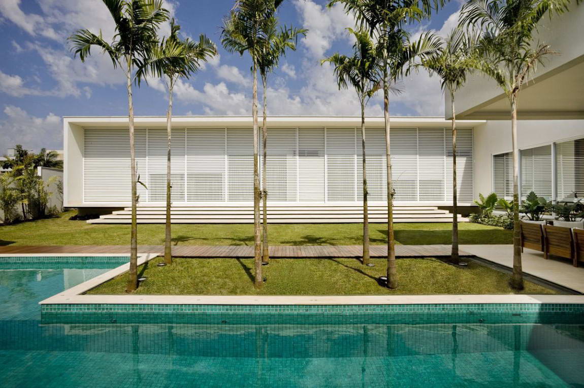 Casa do Patio 5 135x135 Дом вокруг двора в Бразилии минимализм декор двор 