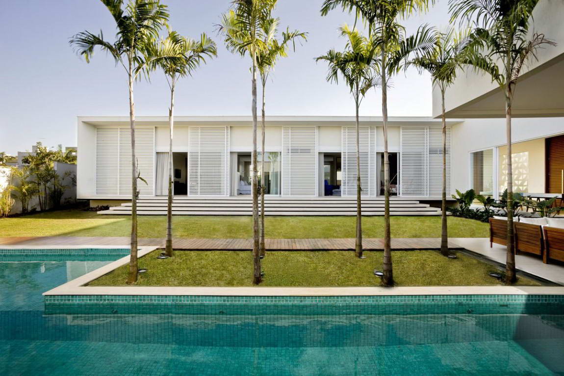 Casa do Patio 6 135x135 Дом вокруг двора в Бразилии минимализм декор двор 