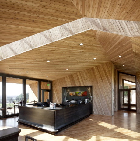 Дегустационный зал (Tasting Room at Sokol Blosser Winery) в США от Allied Works Architecture.