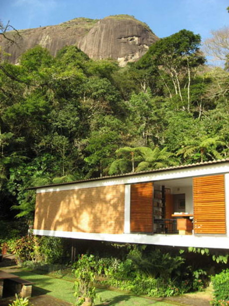 Дом Лота (Casa Lota) в Бразилии от Sergio Bernardes.