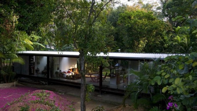 Стеклянный дом в Бразилии