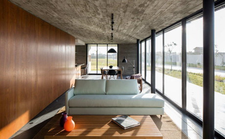 Дом XAN (XAN House) в Бразилии от MAPA Architects.