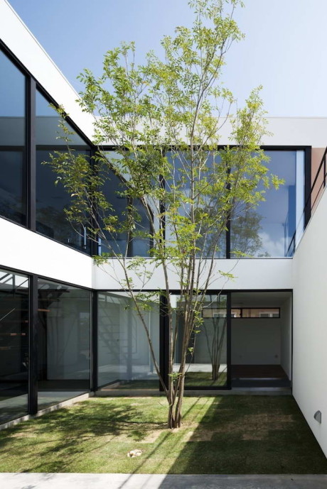 Дом Fleuve (House Fleuve) в Японии от APOLLO Architects & Associates.