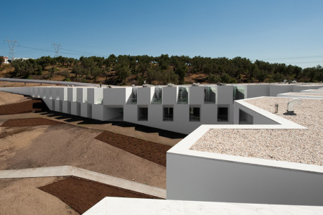 Минималистский комплекс в Португалии