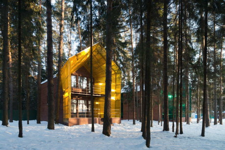 Дом "Светлячок" (Glowworm House) в России от архитектурной мастерской Тотана Кузембаева.