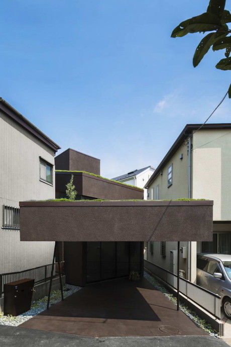 Дом с зелёной крышей в Японии