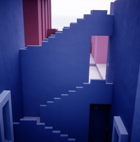 Красная Стена (La Muralla Roja) в Испании от Ricardo Bofill.