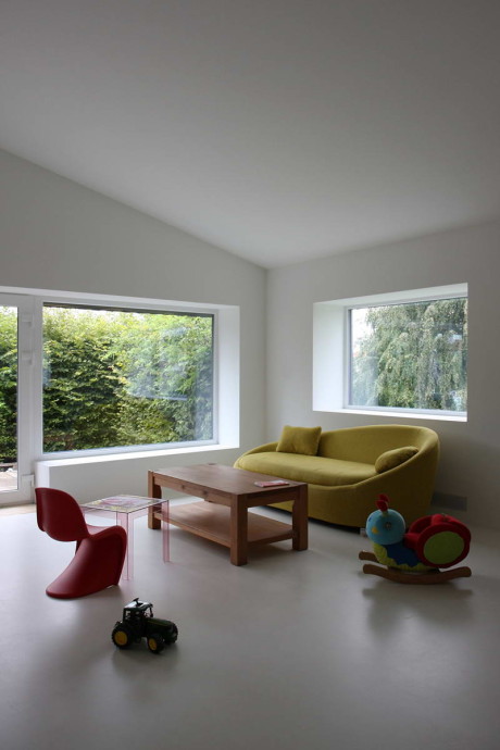 Трансформация дома (2db Transformation Residential House) в Швейцарии от Dubail Begert Architectes.