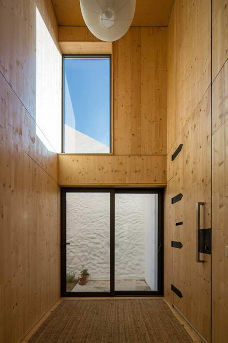 Бетонный дом (Concrete House) в Португалии от Paratelier.