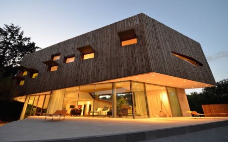 Спиральный деревянный дом во Франции