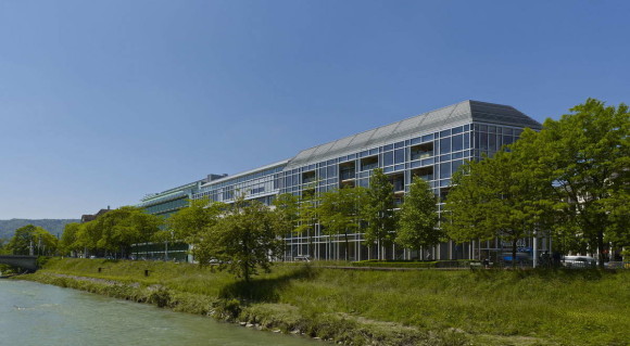 Деревянный многоэтажный офис в Швейцарии